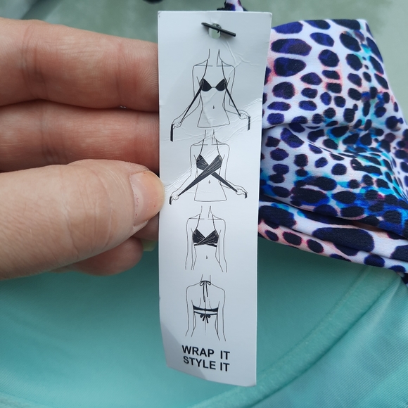 Sundazed Bikini Top Swimsuit Criss Cross Halter Multi Way 36B Print NEW - Picture 4 of 13